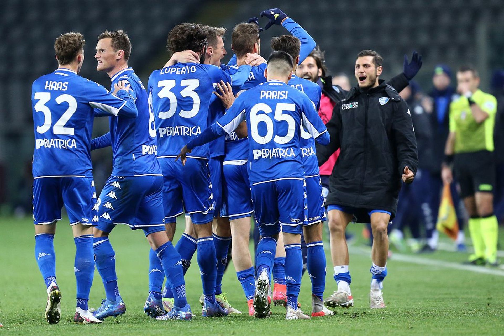 台上展现自 台上展现自